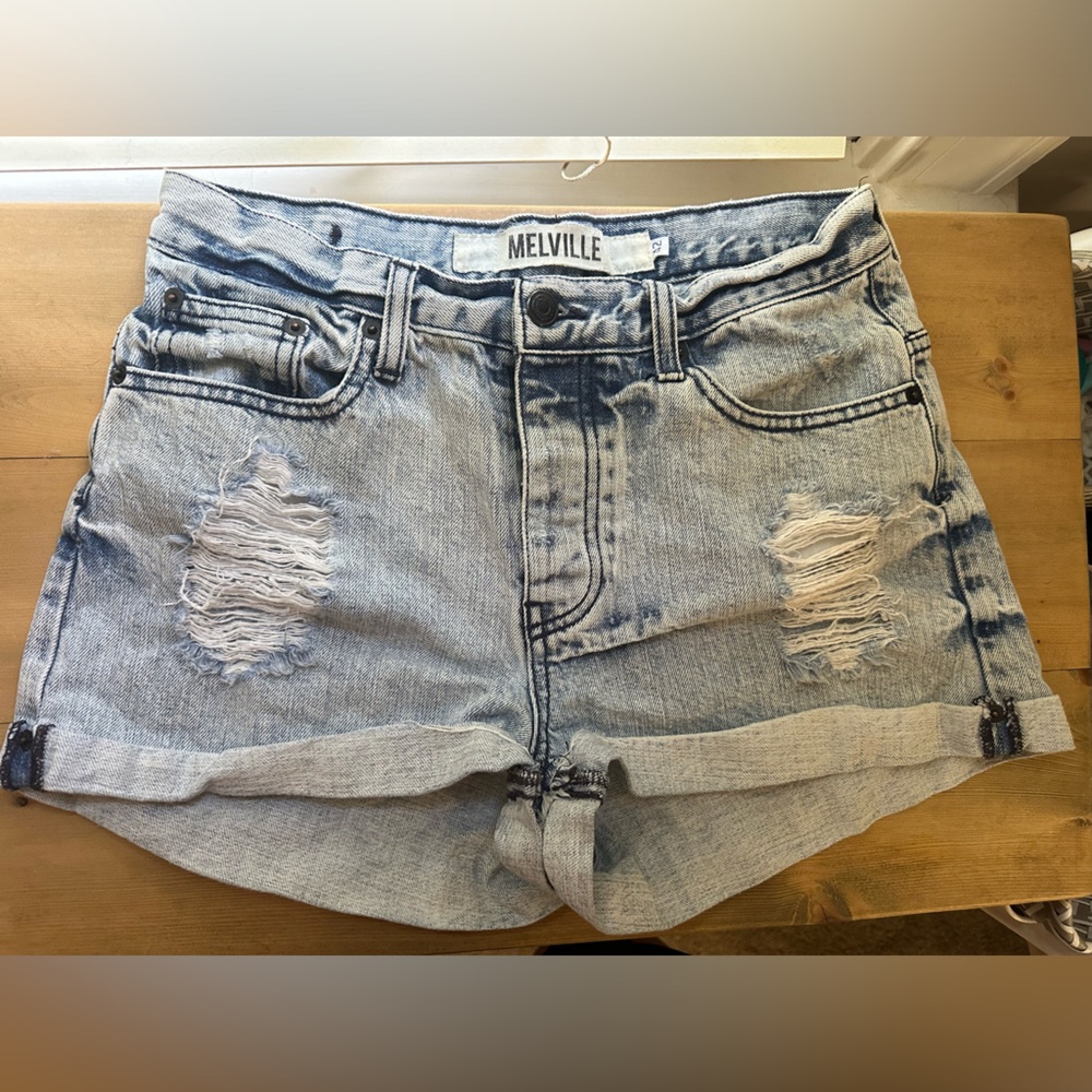 Melville high rise shorts size 42